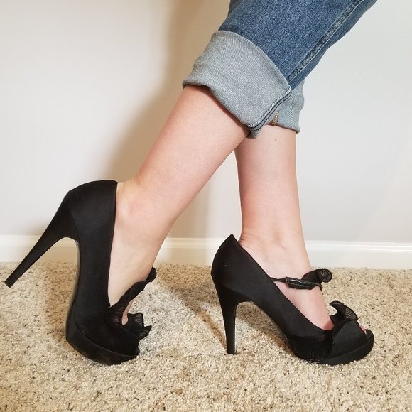 Black Ruffle Stacked Stiletto Baker's Ricki - Picture 3 of 6